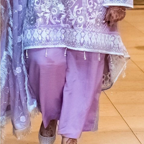 Pakistani outfit with pants and dupatta - Picture 6 of 6